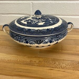 Johnson Brothers Blue Willow covered dish with handles made in England